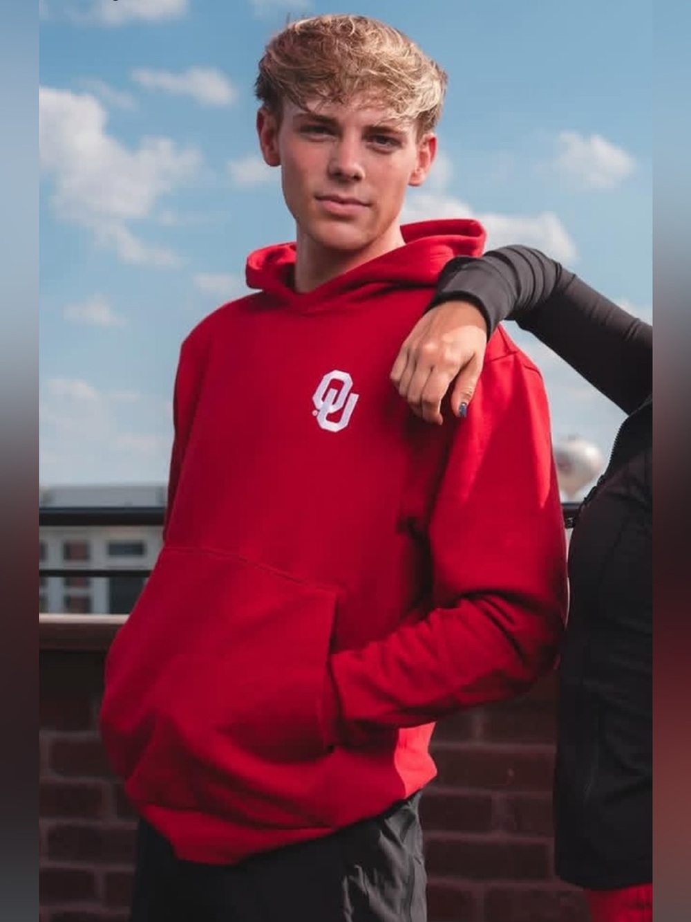 lululemon Men’s Red OU Oklahoma University Sooners Logo Hoodie size Small